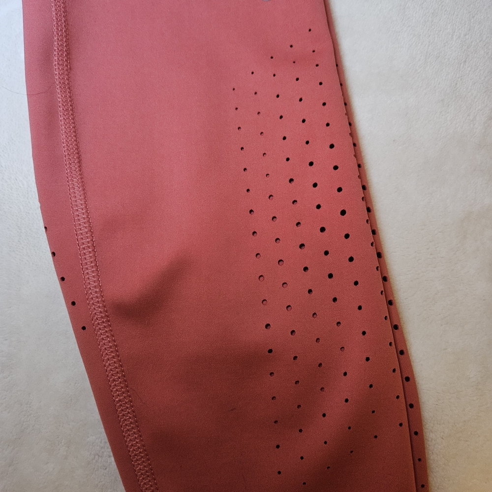 Nike Ladies Dry Fit Leggins. NWOT. Size M. Fits S/M. - Picture 4 of 8